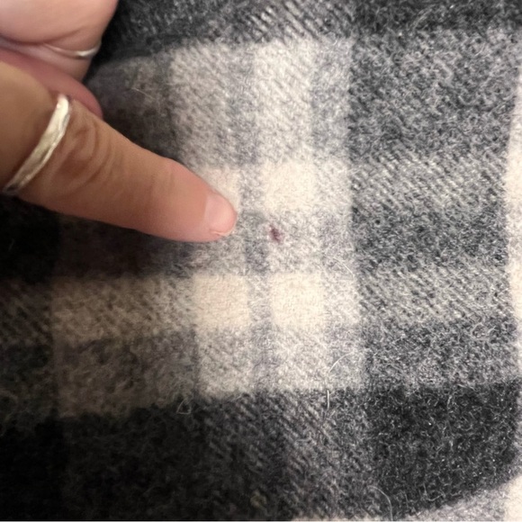 Pendleton Wool Plaid Ruana Wrap Cape – Grey Black Fringe – One Size - Picture 9 of 12